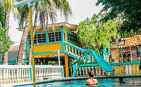 Hotel Leones Marinos